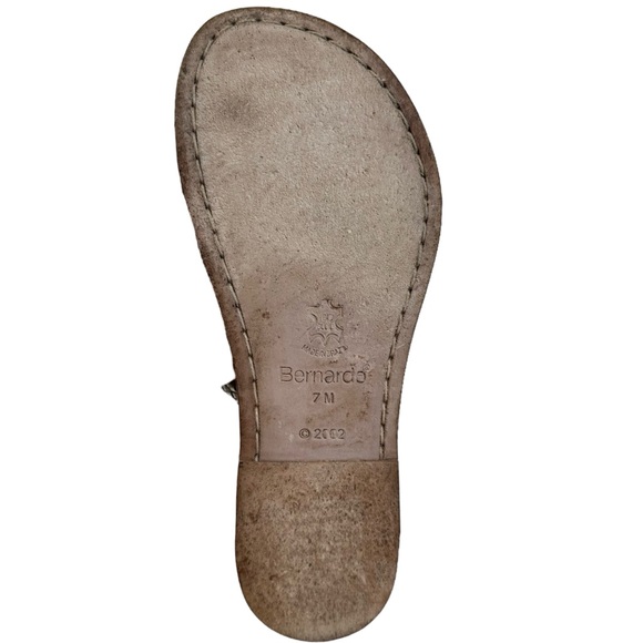 Bernardo Leather Thong Sandals Medieval Silver Metallic O-Ring Size 7 M Medium - Picture 13 of 15